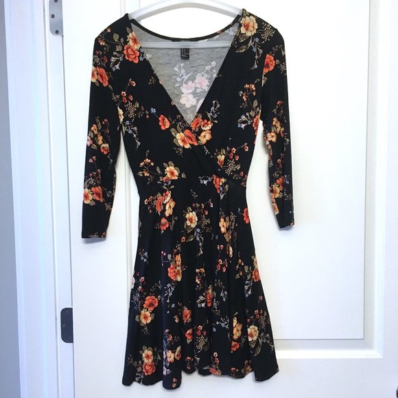 Forever 21 Dresses & Skirts - Forever 21 Black Floral Knit V-Neck Dress NWOT S